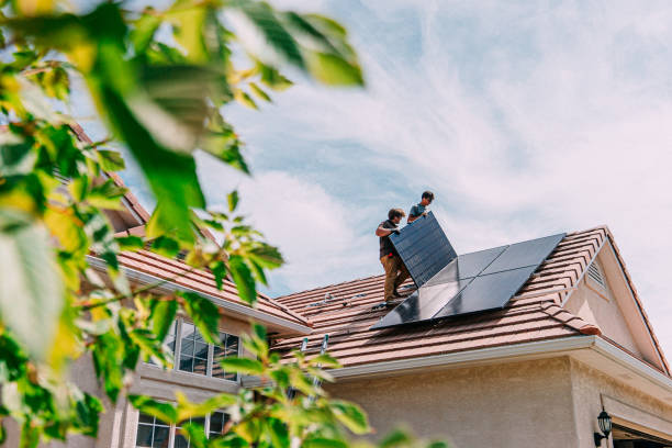 Best Roof Gutter Cleaning  in Loma Ri, CA